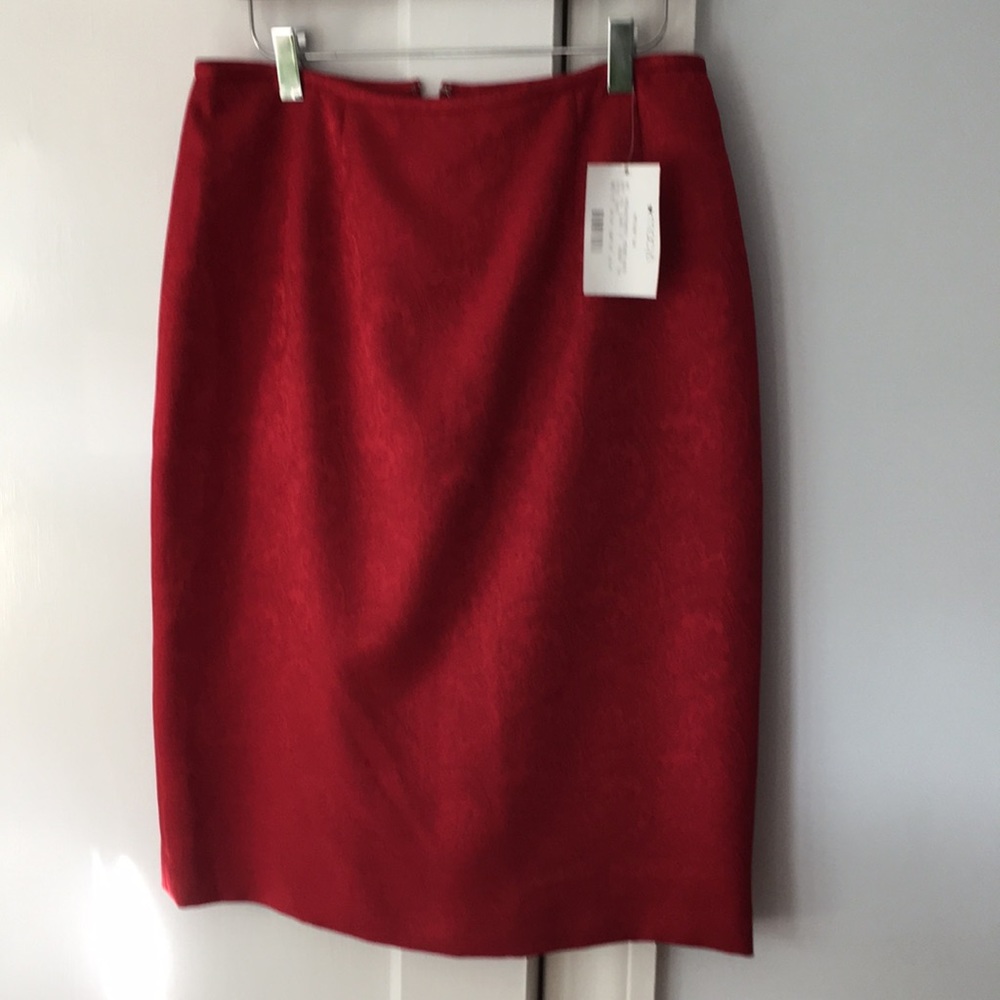New Le Suit Red Filigree Pattern Skirt size 8
